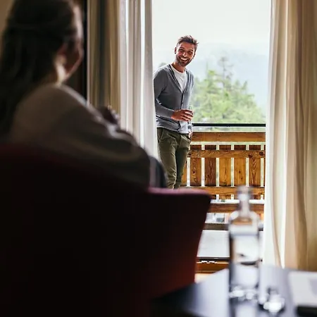 La Couronne Superior Hotel 4*