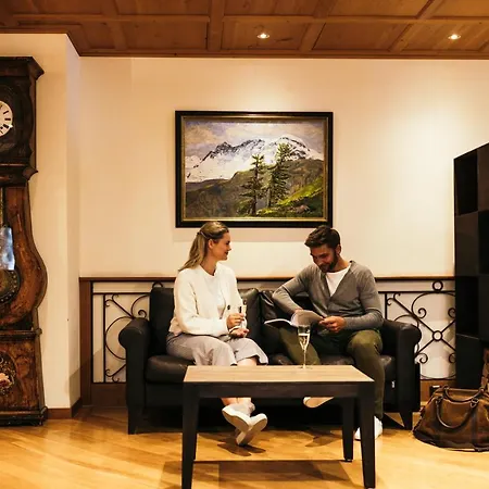 La Couronne Superior Hotel 4*