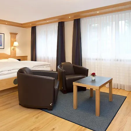 La Couronne Superior Hotel 4*