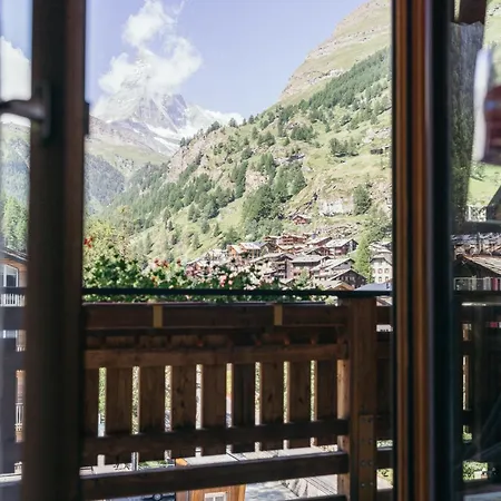 La Couronne Superior Hotel 4*