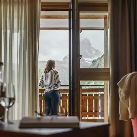 La Couronne & ホテル 4*