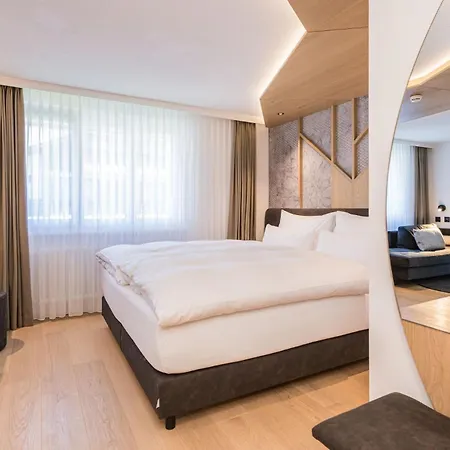 ホテル La Couronne & 4*