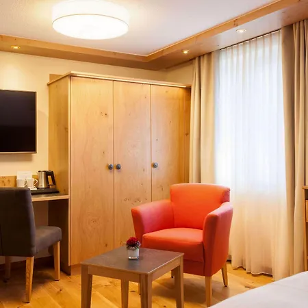 La Couronne & ホテル 4*