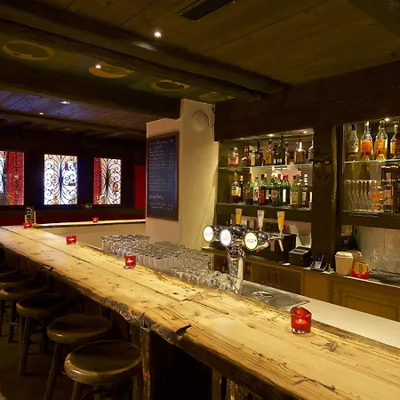 ホテル La Couronne &